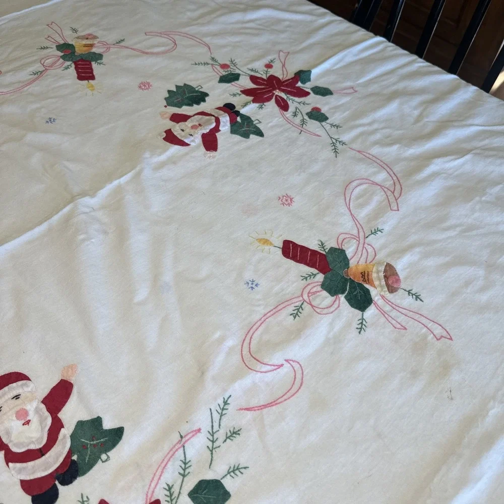 Vintage 1950's Christmas Appliqué‎ & Embroidered Santa TableCloth 112